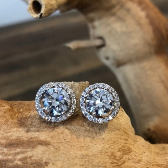 Elegant Silver Stud Earrings - Picture 1 of 15